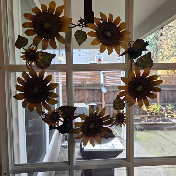 Metal sunflower wreathe with little crows - Picture 6 of 6